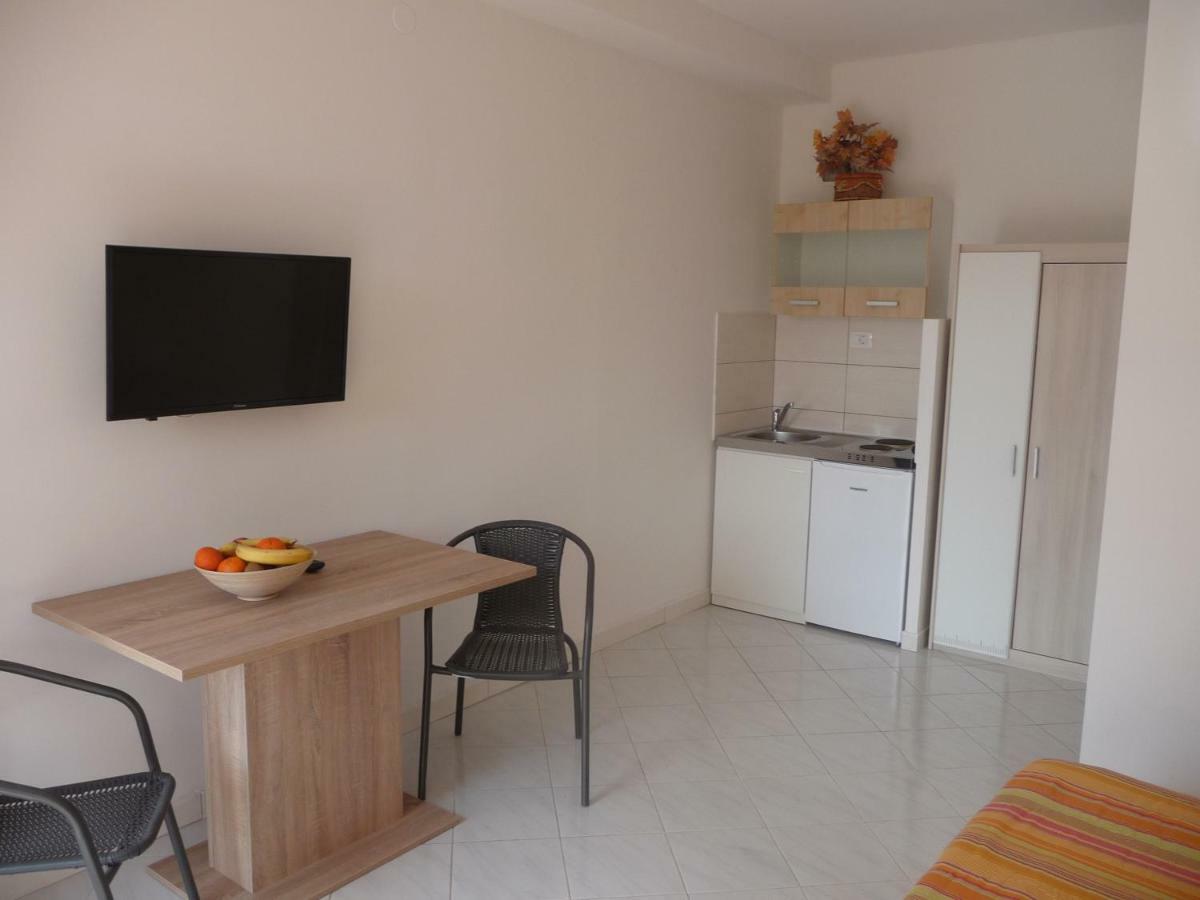 Apartments & Rooms Milka อูมัค ภายนอก รูปภาพ